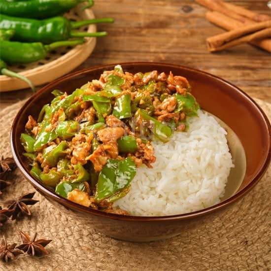 招牌辣椒炒肉盖码饭 Signature Chili Fried Pork GAIMA Rice Bowl